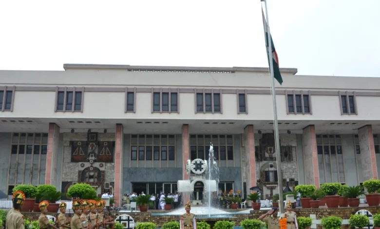 Bomb threat to Delhi and Bombay High Court